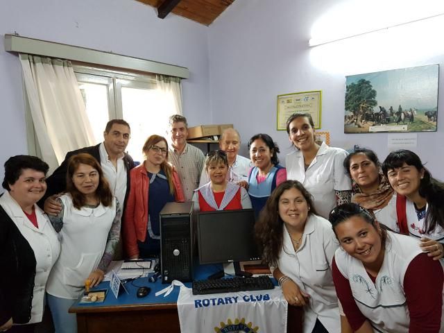 Rotary donó dos computadoras 