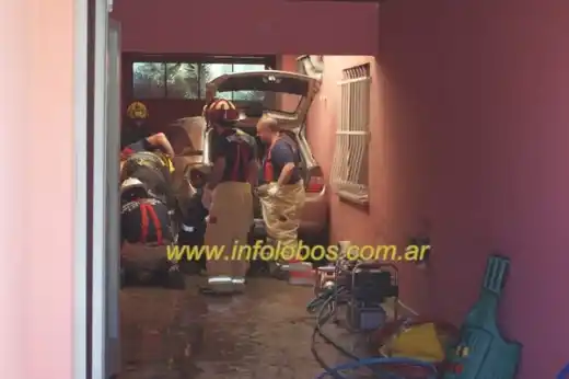Insólito accidente en Lobos: Una mujer embestida y aplastada por su propio auto