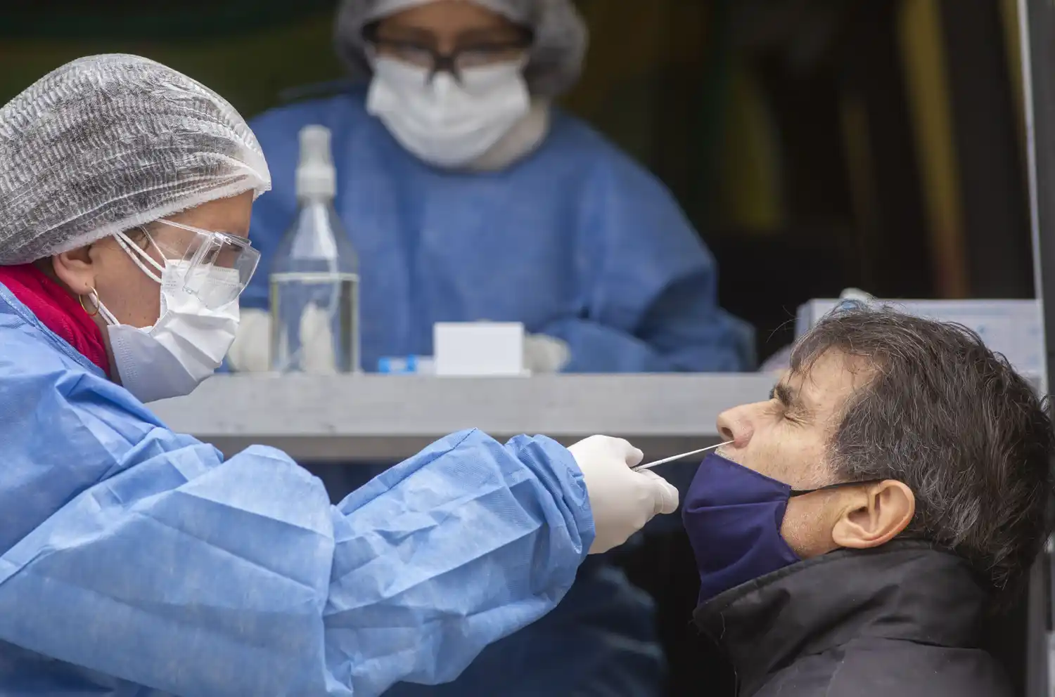 Ahora se recomienda no demorar los hisopados ante la presencia de síntomas.