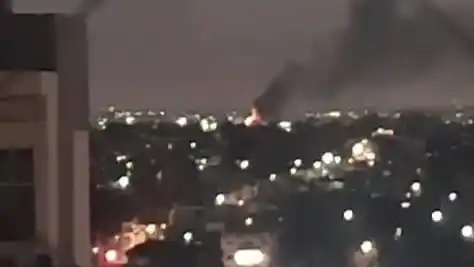 Así se ve el incendio desde el centro de Quilmes. FOTO: El Sol