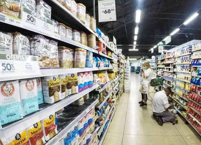  El salario mínimo  no alcanza para una canasta básica