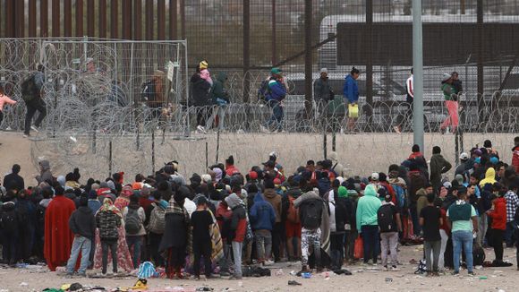 SE MANTIENE EN SUSPENSO la ley SB4 que criminaliza a los MIGRANTES ilegales en TEXAS