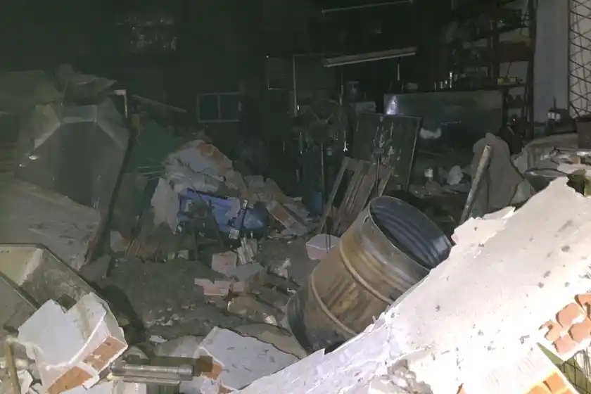 Explotó una garrafa en una panadería de zona noroeste y provocó un derrumbe