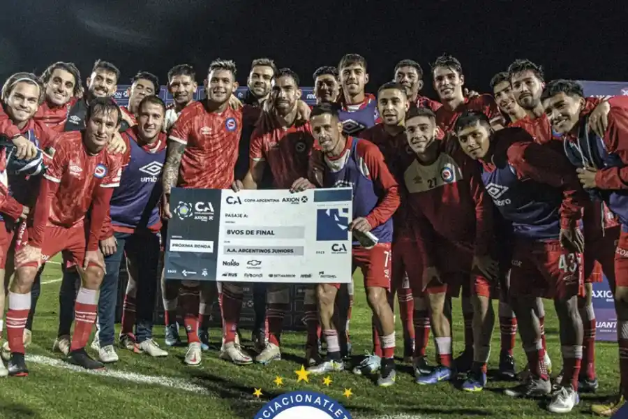 Estudiantes LP y Argentinos avanzaron a octavos de final