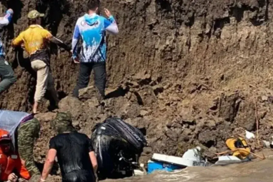 Un pescador santafesino murió y una barranca se desmoronó en la Fiesta Nacional del Surubí