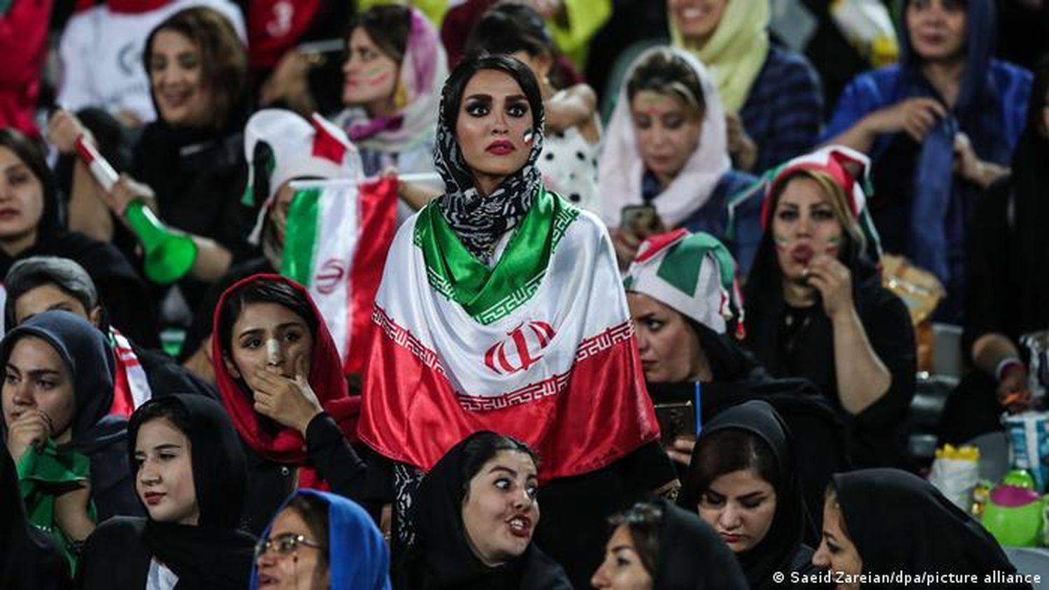 Impidieron la entrada a unas 2.000 mujeres a un partido de fútbol en Irán