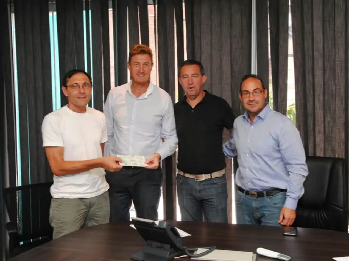Antártida ya trabaja en su cancha sintética
