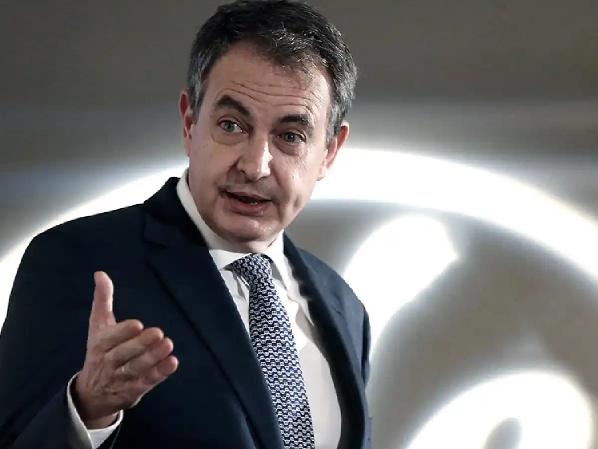 Zapatero: "En Europa hay gobiernos que están interviniendo empresas" El ex Presidente del Gobierno de España mantuvo un diálogo con la presidenta de Télam, Bernarda Llorente, respecto al rol del Estado y cómo visualiza un mundo post pandemia. 