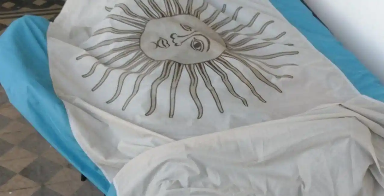 Santa Fe: se robaron la bandera Argentina del monumento al Brigadier López