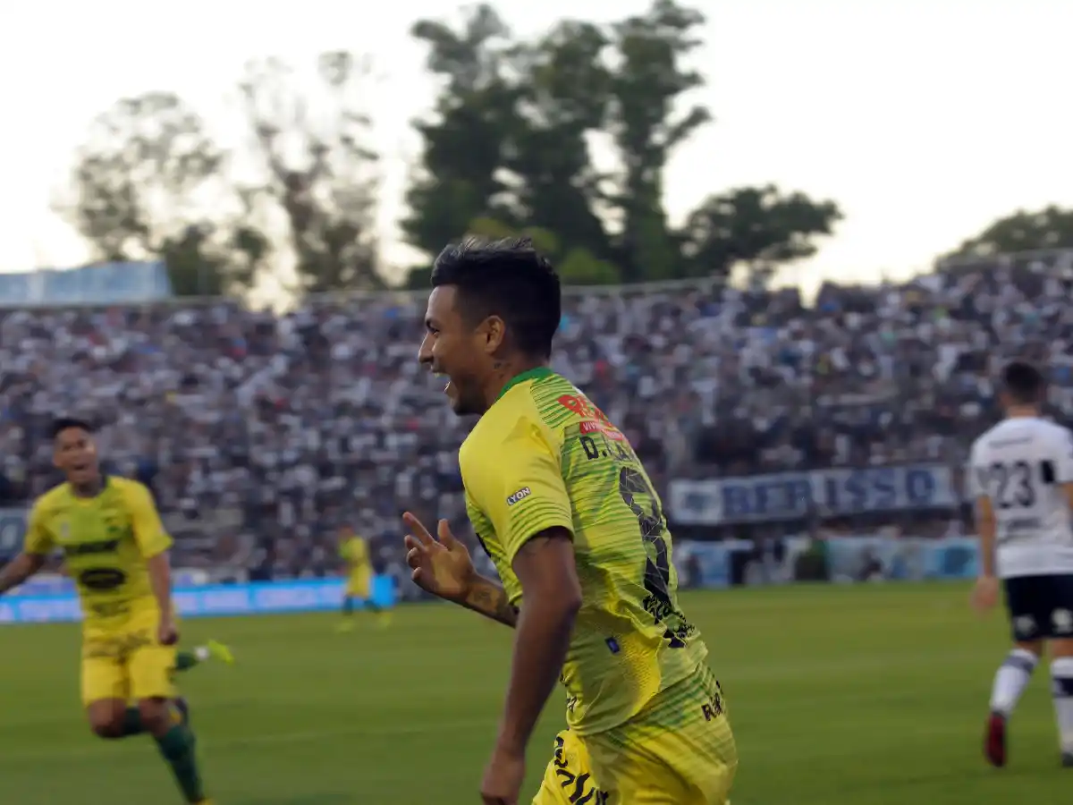 Se afirma arriba