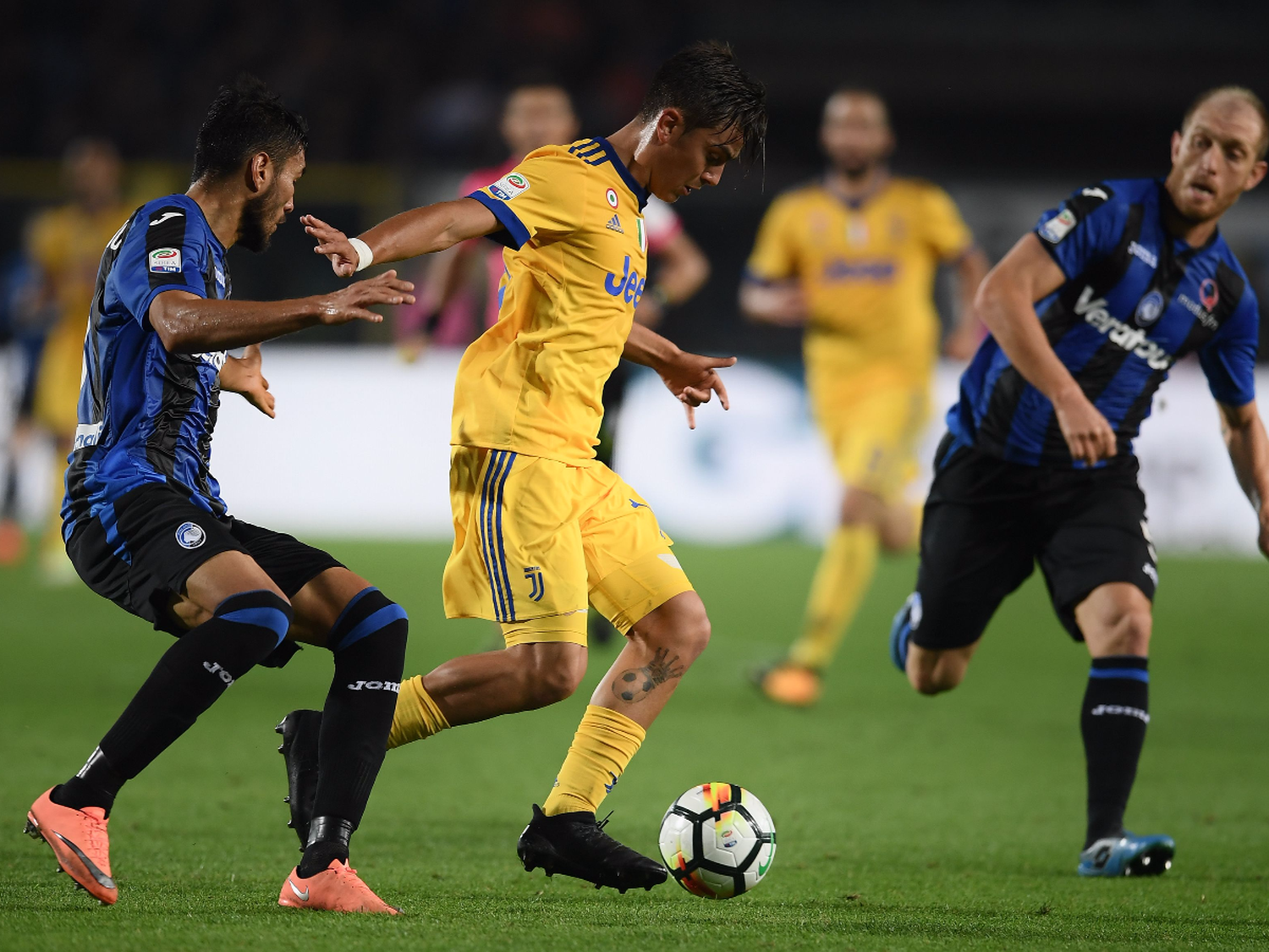 Icardi no anotó y Dybala marró un penal