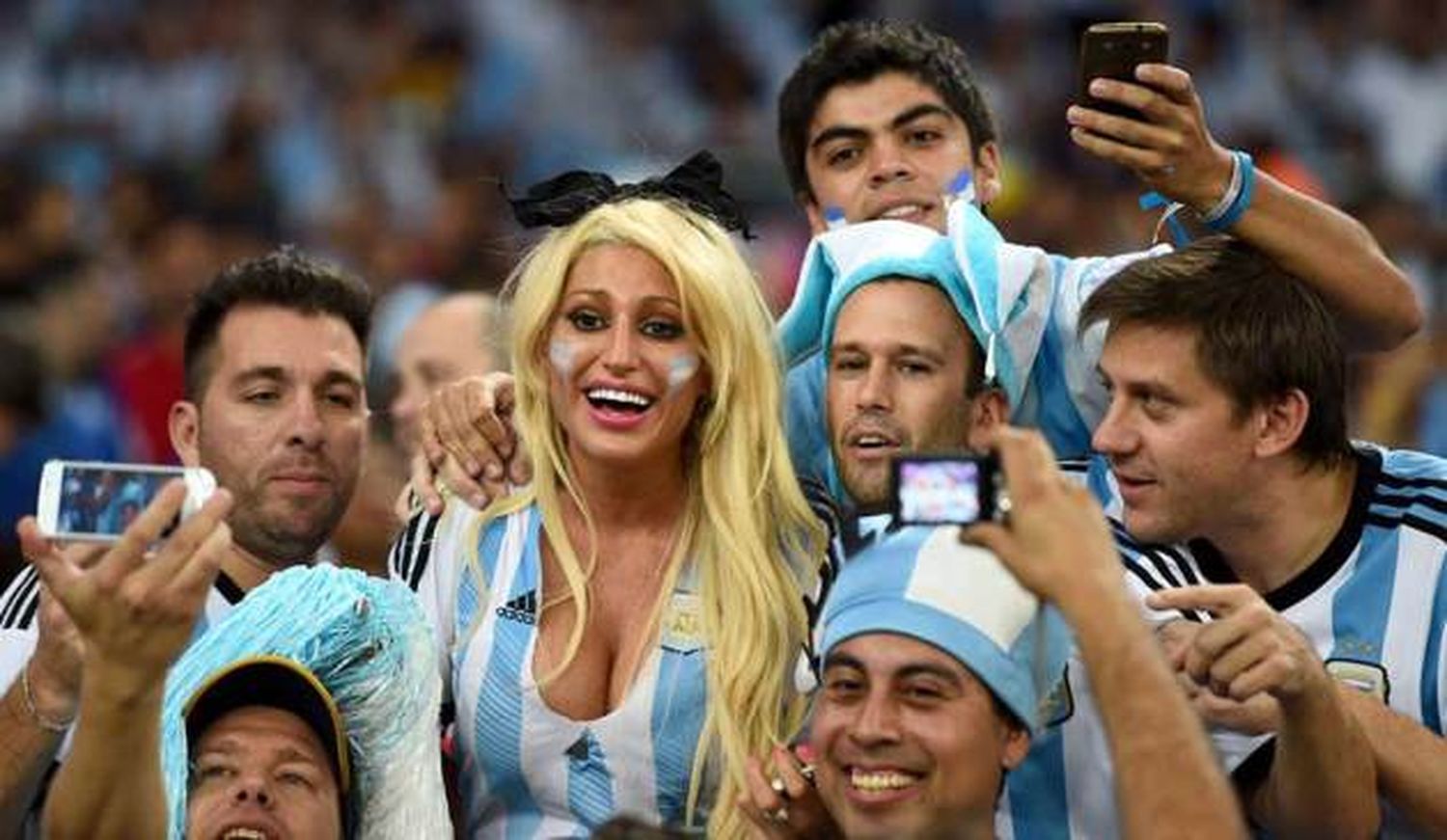 Vicky Xipolitakis internada de urgencia por fuertes dolores