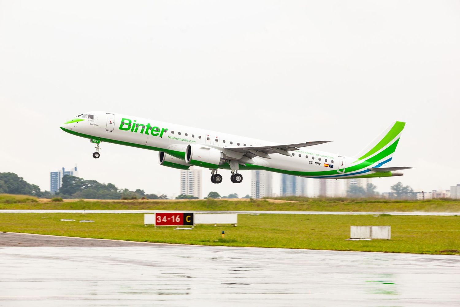 Binter Canarias volará a San Sebastián y A Coruña