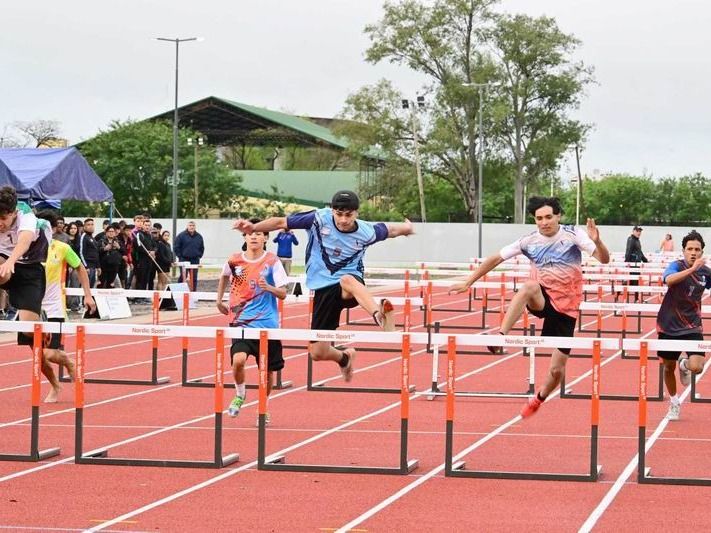 El gobernador inauguró
obras para el deporte