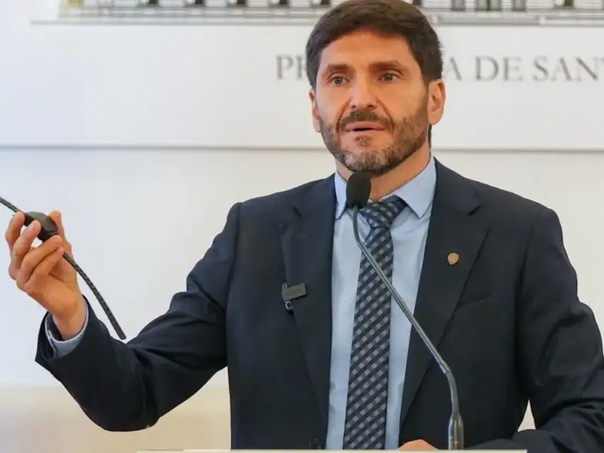 “Al agresor lo vamos a controlar permanentemente”, aseguró el gobernador Maximiliano Pullaro. Foto: GSF