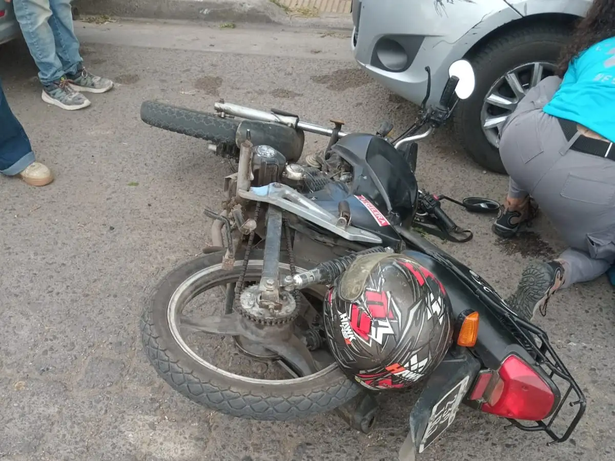 El motociclista fue hospitalizado.