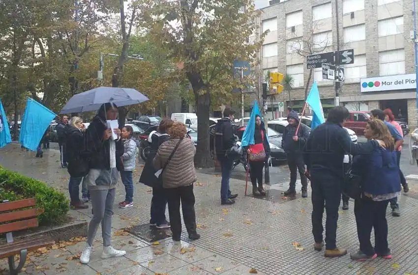 "Panfleteada" en defensa del Sistema Educativo Municipal