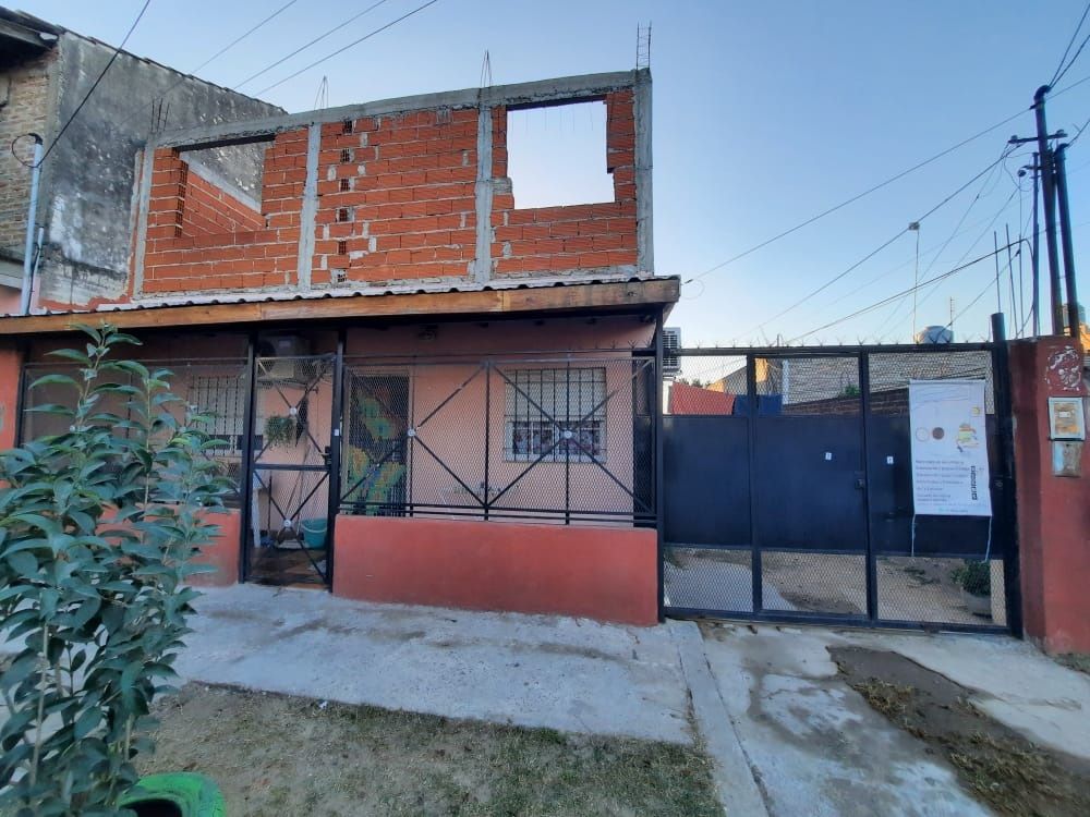 Monte Grande: Una mujer sospechaba que su pareja le era infiel, le revisó el celular y encontró un video violando a su hija