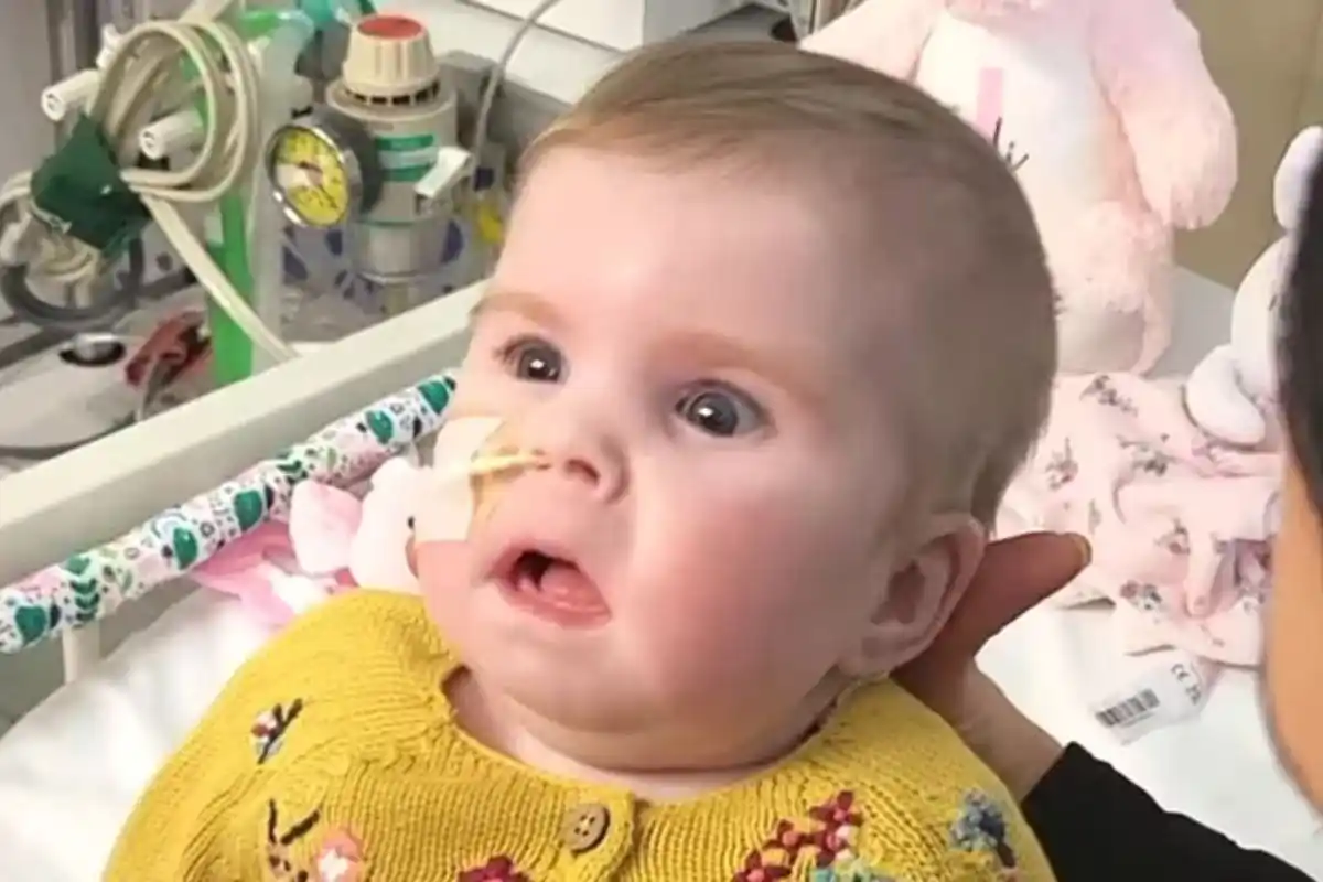 A pesar de la desgarradora oposición de sus padres, Dean Gregory y Claire Staniforth, la desconexión incluyó la interrupción de la ventilación asistida