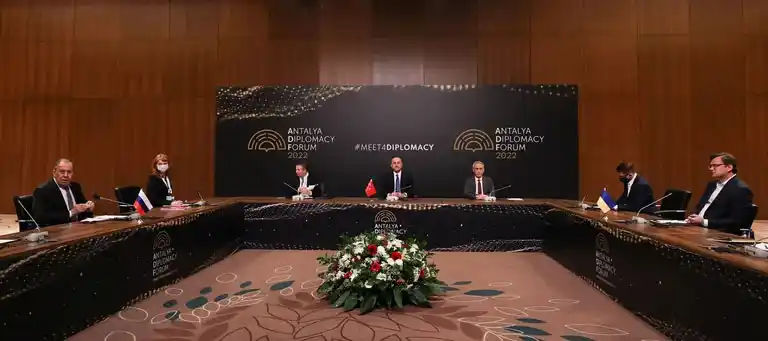 Reunión de cancilleres de Ucrania y Rusia termina sin avances pero acuerdan continuar el diálogo