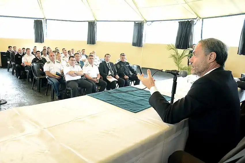 El ministro Ferrari convocó a "refundar el Servicio Penitenciario"
