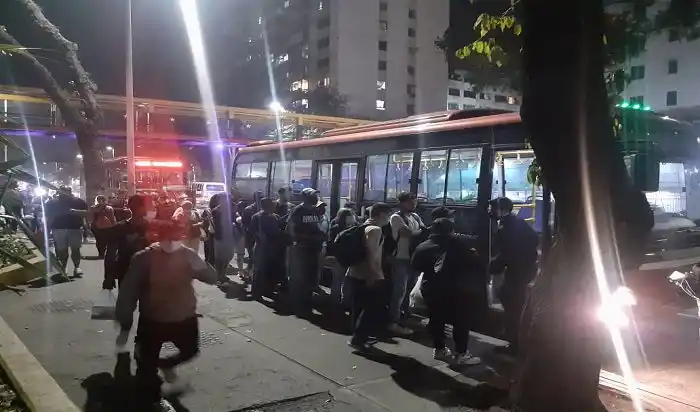 ¡SISTEMA PARALIZADO! Muere hombre intentando robar cables en el Metro de Caracas