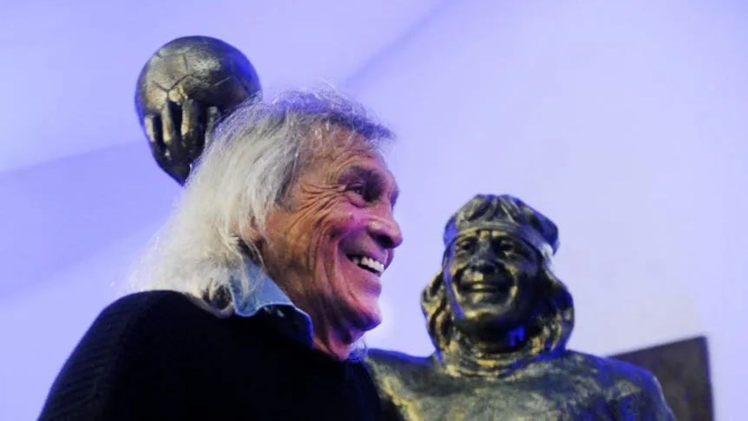 Boca inauguró la estatua en homenaje a Hugo Orlando Gatti 