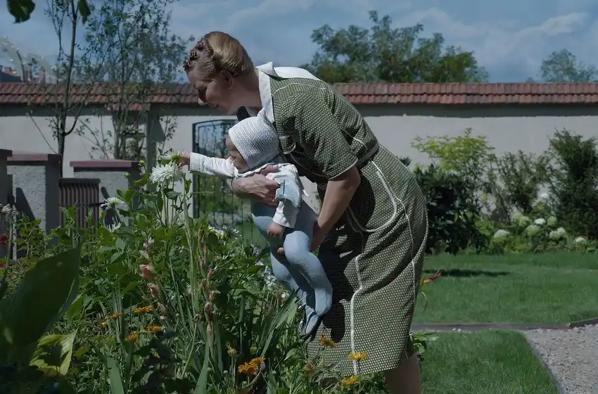 El club de las cinco: nazis + Mardel + Garrone + pop + misterio