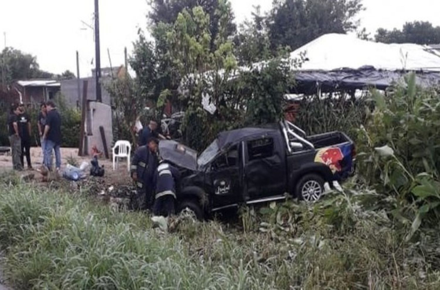 Susto para Damas Gratis: volcó la camioneta en la que viajaban los músicos