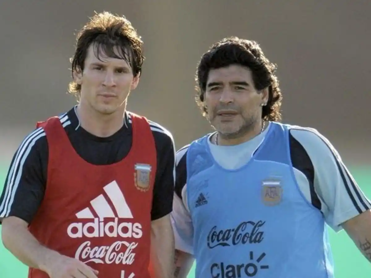 Messi le escribió un mensaje a Diego Maradona tras su operación: "Te queremos ver bien lo antes posible"