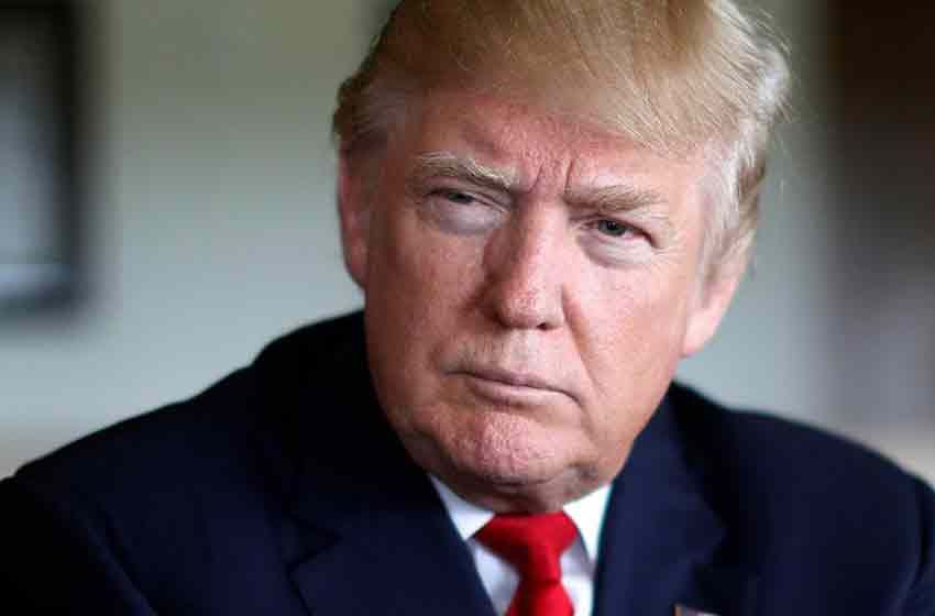 Donald Trump fue dado de alta y se quitó el barbijo para saludar al ingresar a la Casa Blanca