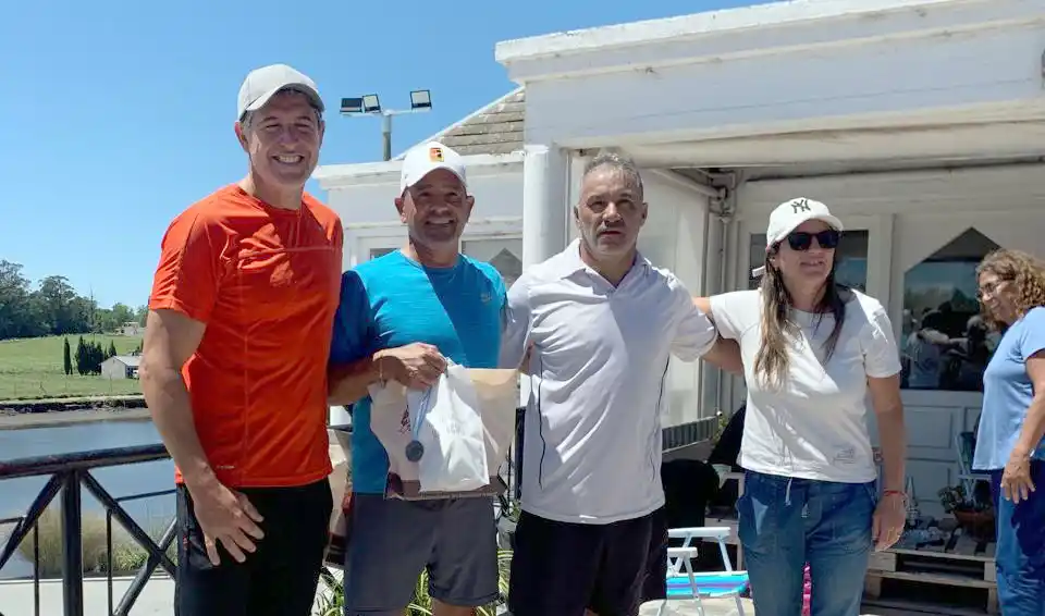 Ganadores de Caballeros +50. Victor Vernucci junto a Ricardo Breide ambos de Cipolletti, acompañados de Martínez y Carrara