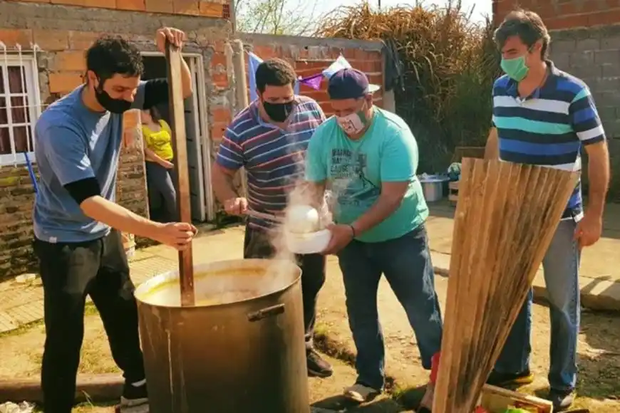 Giano asistió a las ollas populares con la que homenajearon a Micaela García