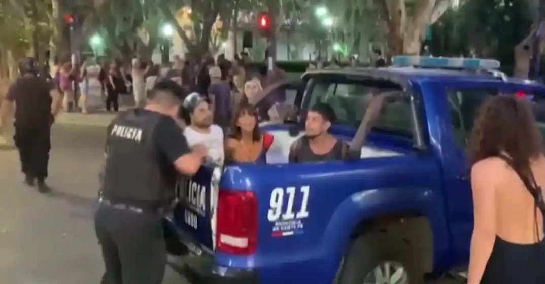 Tensión en plaza 25 de Mayo: “Es un delirio que haya pasado esto, con el grado de inseguridad que tenemos en Rosario”, dijo la concejal Norma López