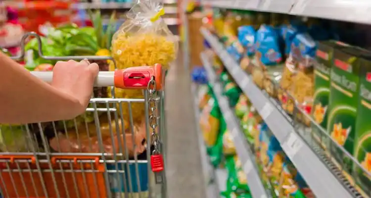 El Concejo aprueba la nueva normativa para despensas, autoservicios y supermercados