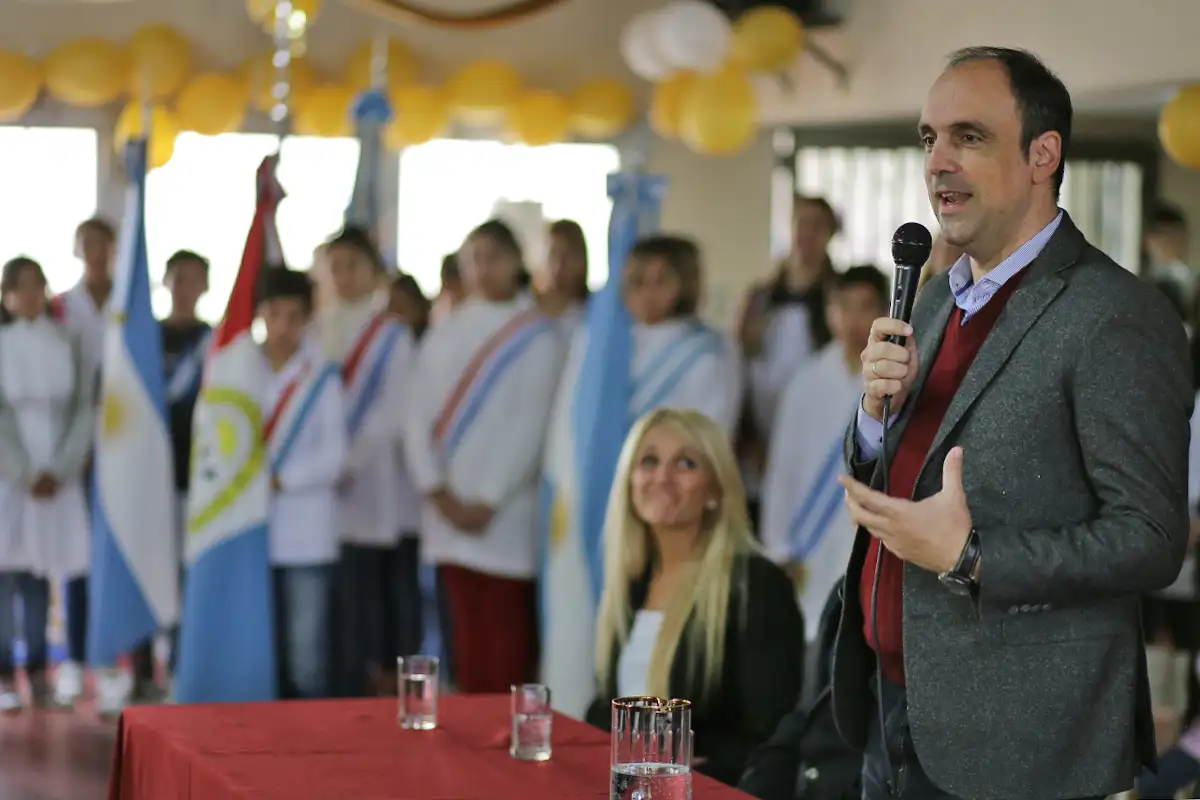 Corral participó de los 50 años de la escuela Luis Borruat