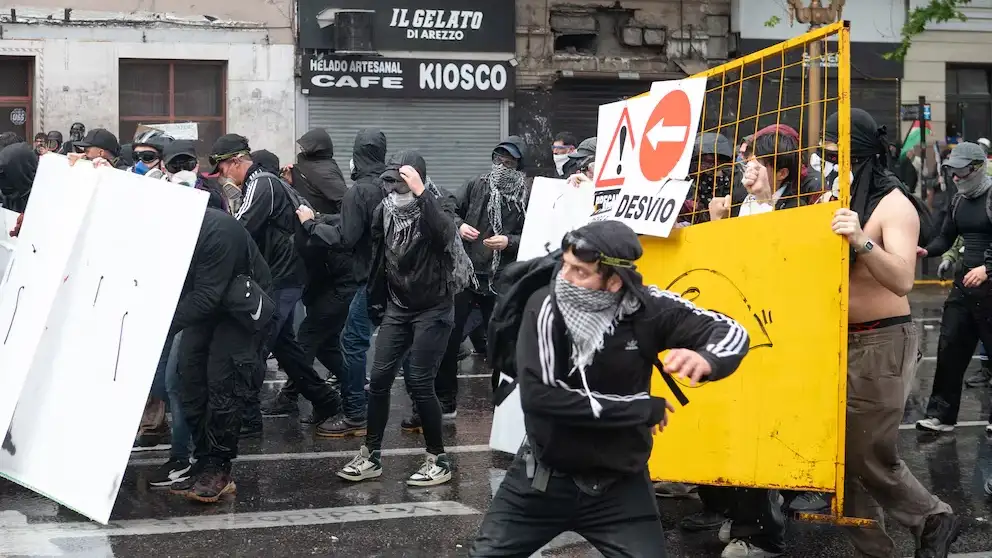 Incidentes en el Congreso: tras la fallida sesión, manifestantes tiraron piedras y Gendarmería respondió con gases