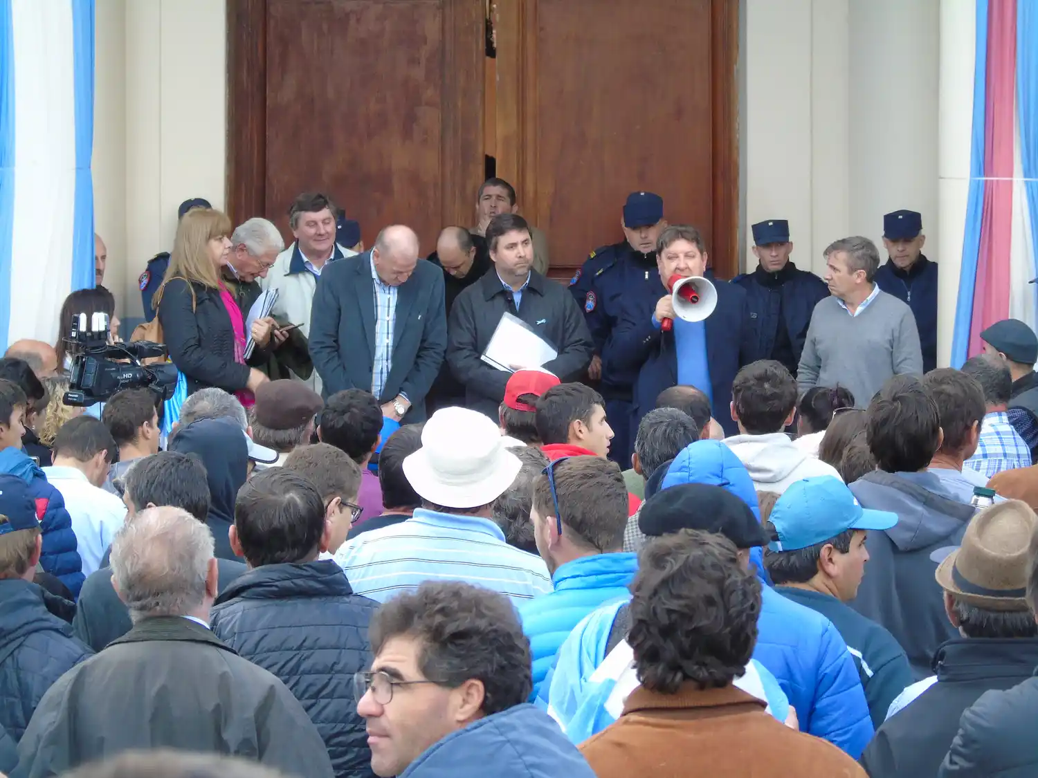 Senadores de Cambiemos promueven un nuevo proyecto de ley de fitosanitarios