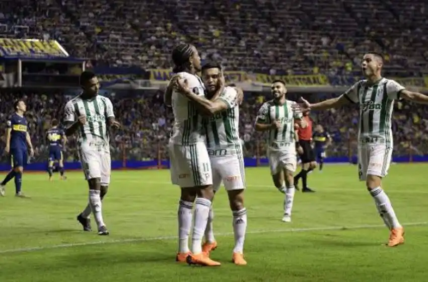 Boca perdió y quedó con la soga al cuello