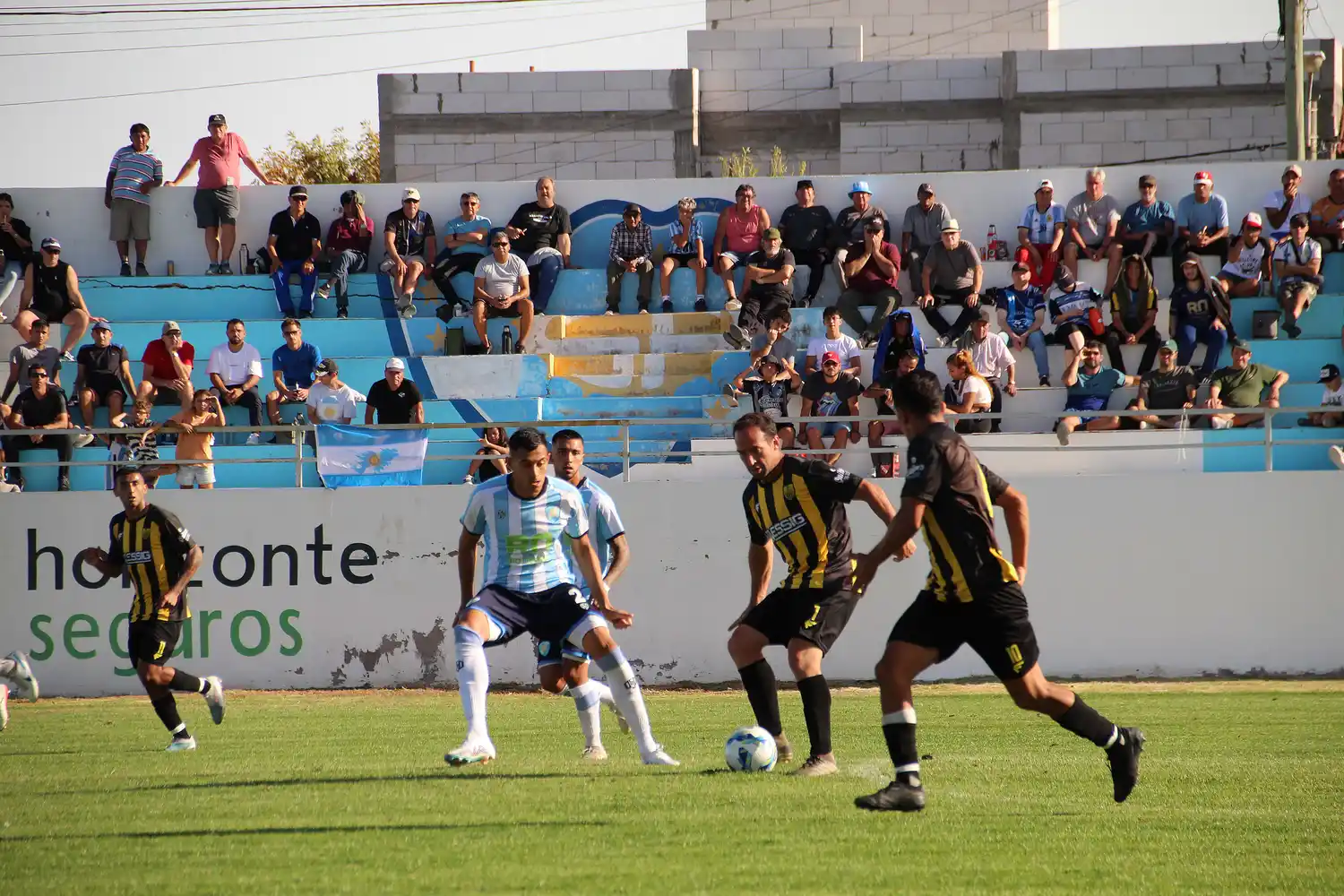 FOTO GENTILEZA ARIANA PERALTA Michel se desprende de la pelota.