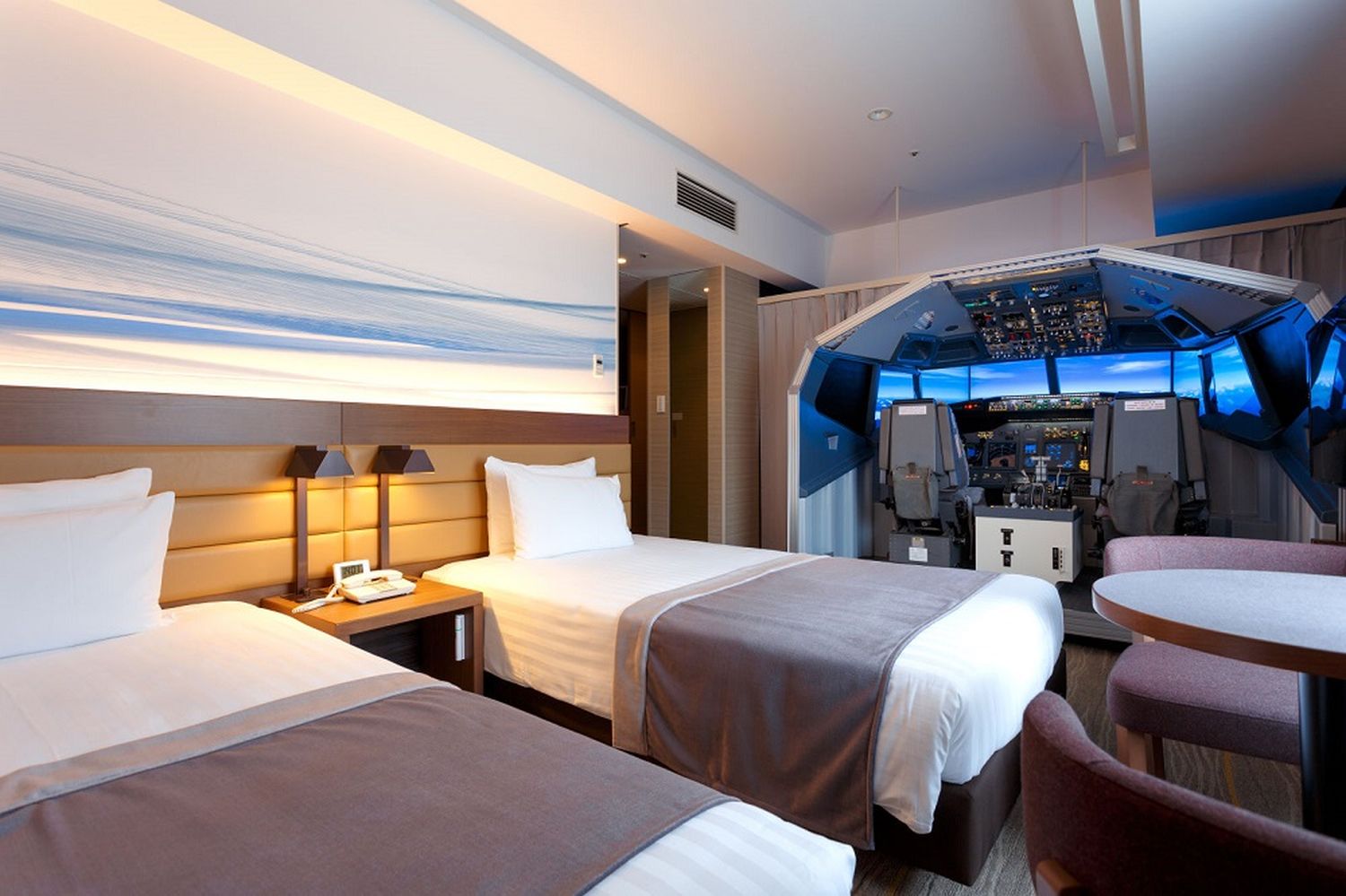Un hotel tiene un simulador de vuelo en la habitación