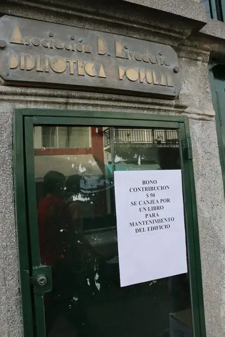 Piden una contribución por un libro para el mantenimiento del edificio