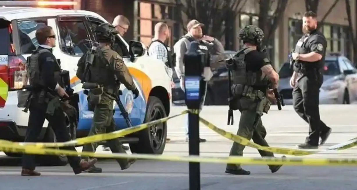 EE.UU.: nuevo tiroteo deja al menos tres muertos y una decena de heridos