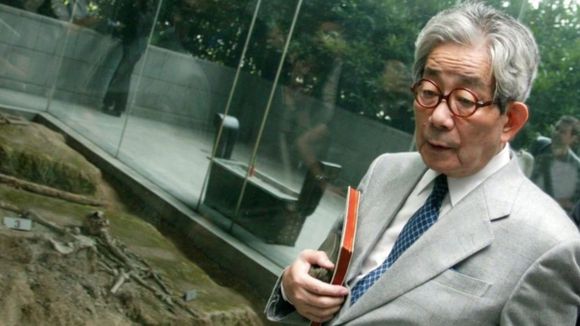 Muere escritor japonés y Nobel de Literatura Kenzaburo Oe