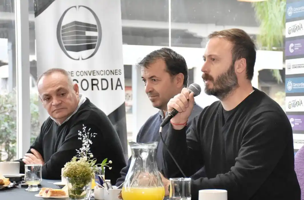 La municipalidad y la UADER presentaron el “curso de cuidadores domiciliarios de personas mayores”