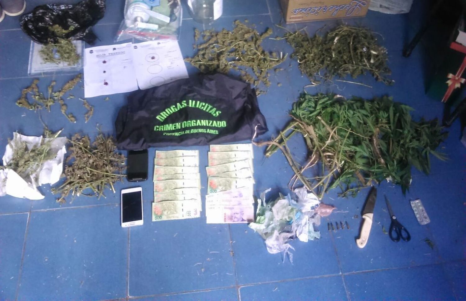Detienen a dos hombres y les secuestran marihuana por más de 300 mil pesos