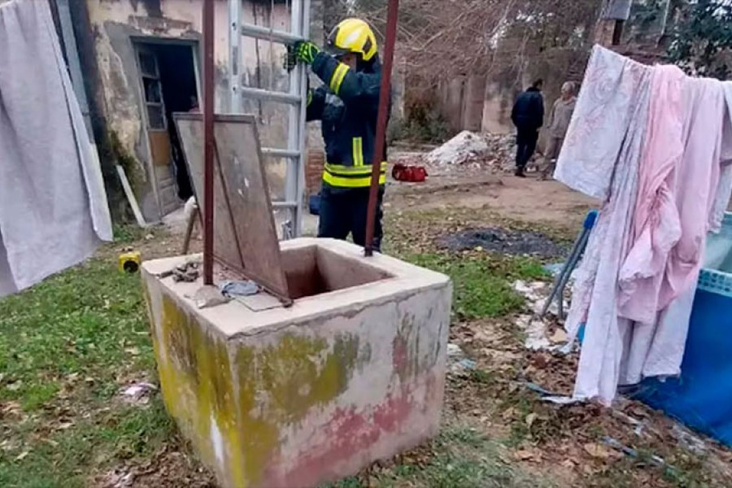 Tragedia en Córdoba: un niño de cuatro años murió al caer a un aljibe