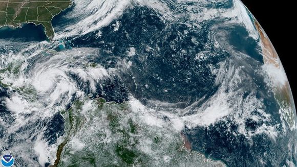 Huracán Eta se debilita pero alerta sigue en Centroamérica