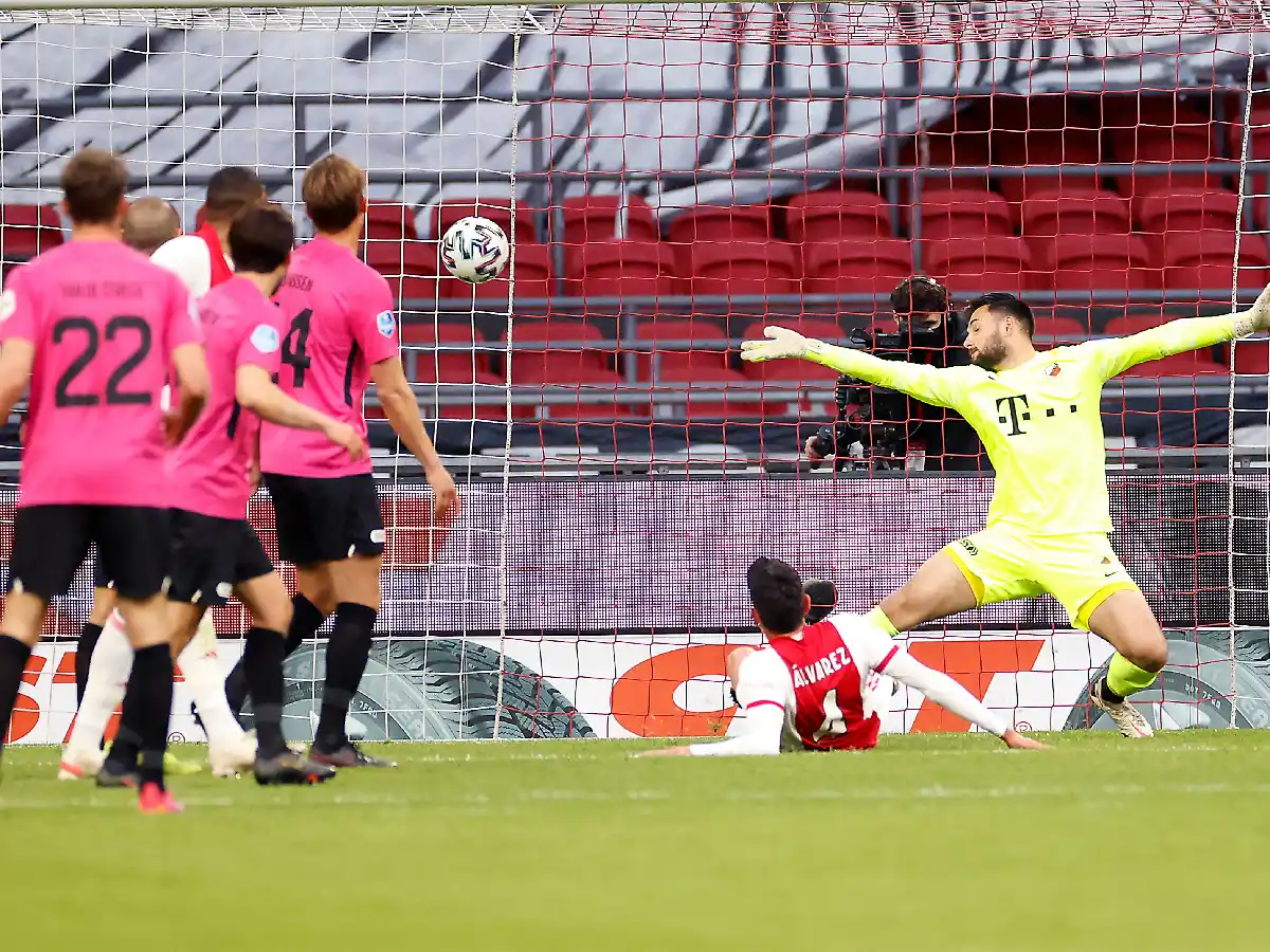 Ajax, con Tagliafico y Martínez, dio otro paso hacia el título