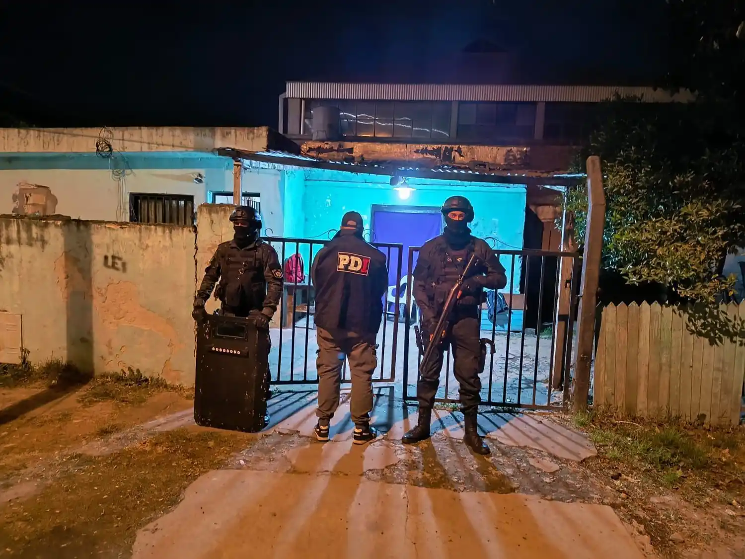 Un hombre y un menor de edad fueron detenidos en Villa Gobernador Gálvez por amenazas a una panadería.